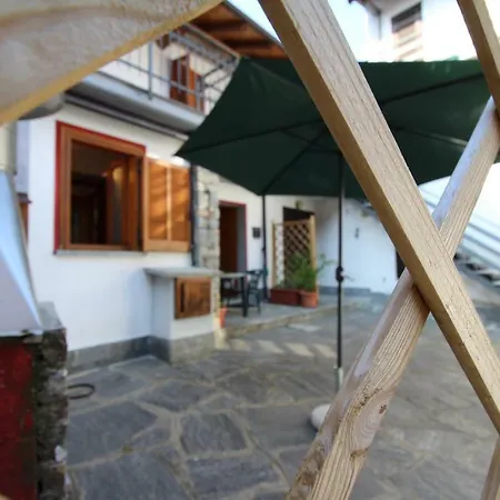 Il Castello Feriehus Nebbiuno