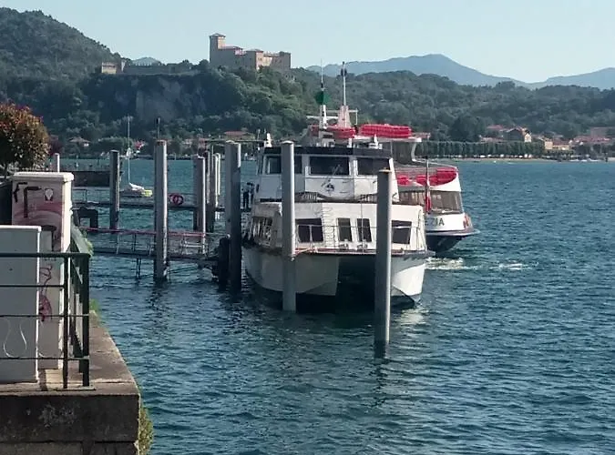 Il Castello Semesterbostad Nebbiuno